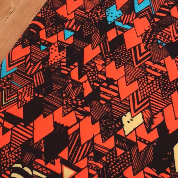 LuLaRoe Cassie Diamond Skirt Size Medium - Picture 3 of 4